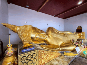 วัดพระแก้วดอนเต้าสุชาดาราม วัดพระนอน